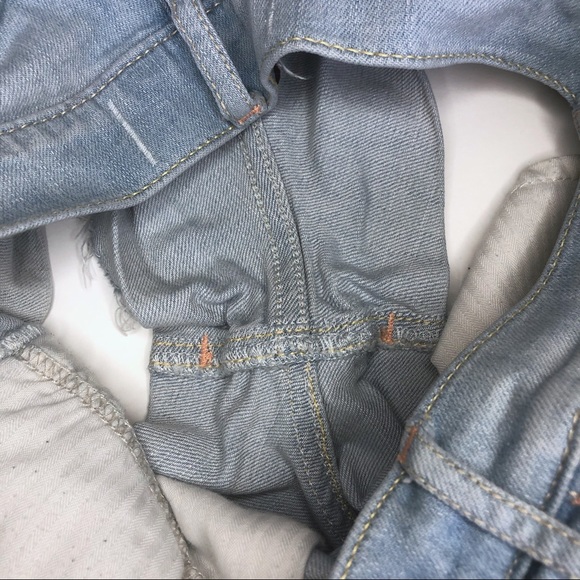 Hollister Light Wash Distressed Denim Shorts Size 3/26 - Picture 4 of 4